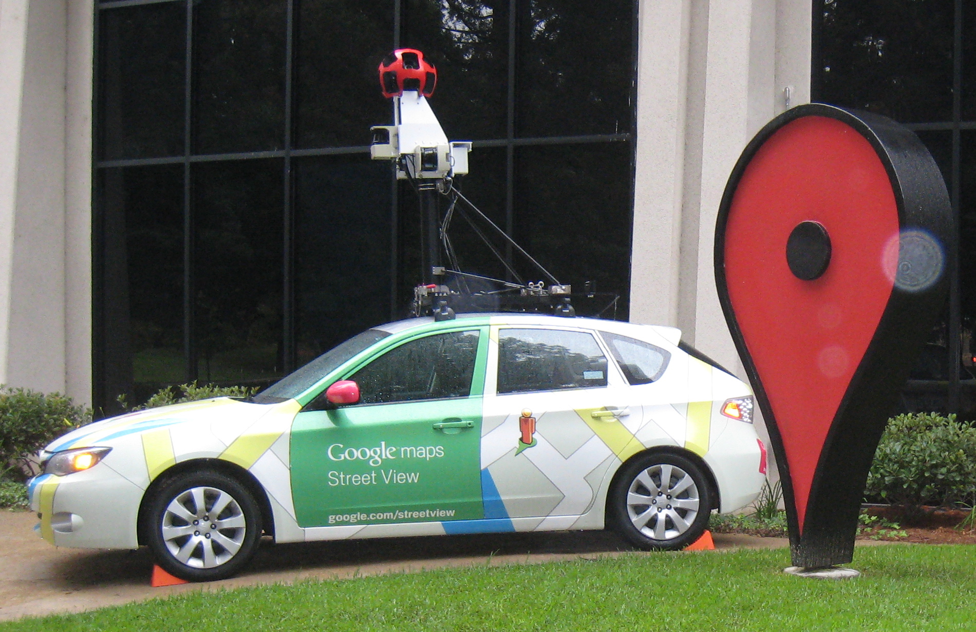 Imagem de referência relacionada a Google Street View, item descrito como uma referência catalogada na área de tecnologia