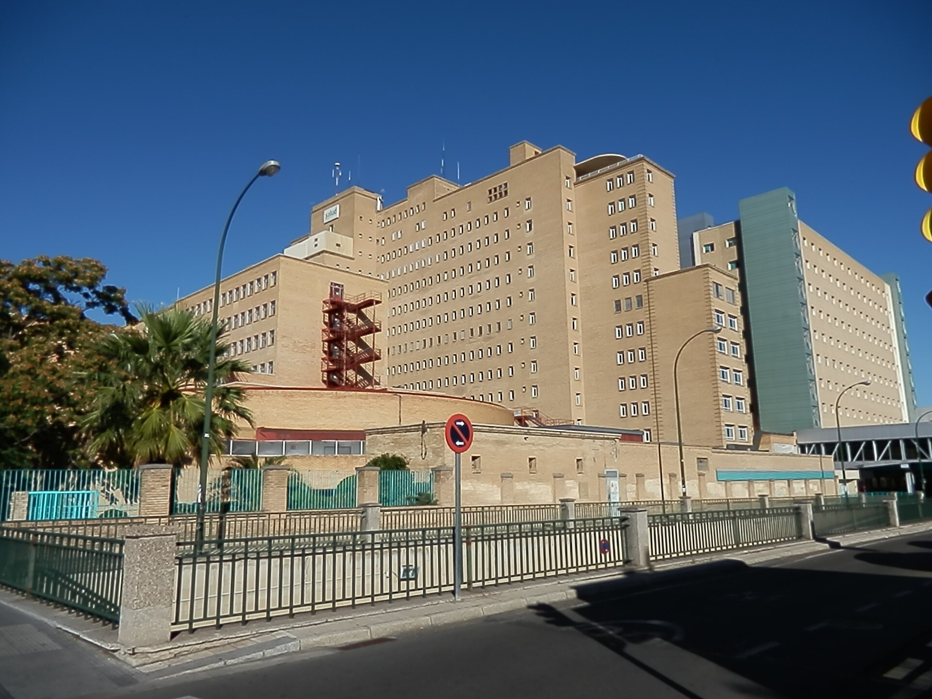 Imagem de referência relacionada a Hospital Universitario Miguel Servet, item descrito como hospital em Espanha