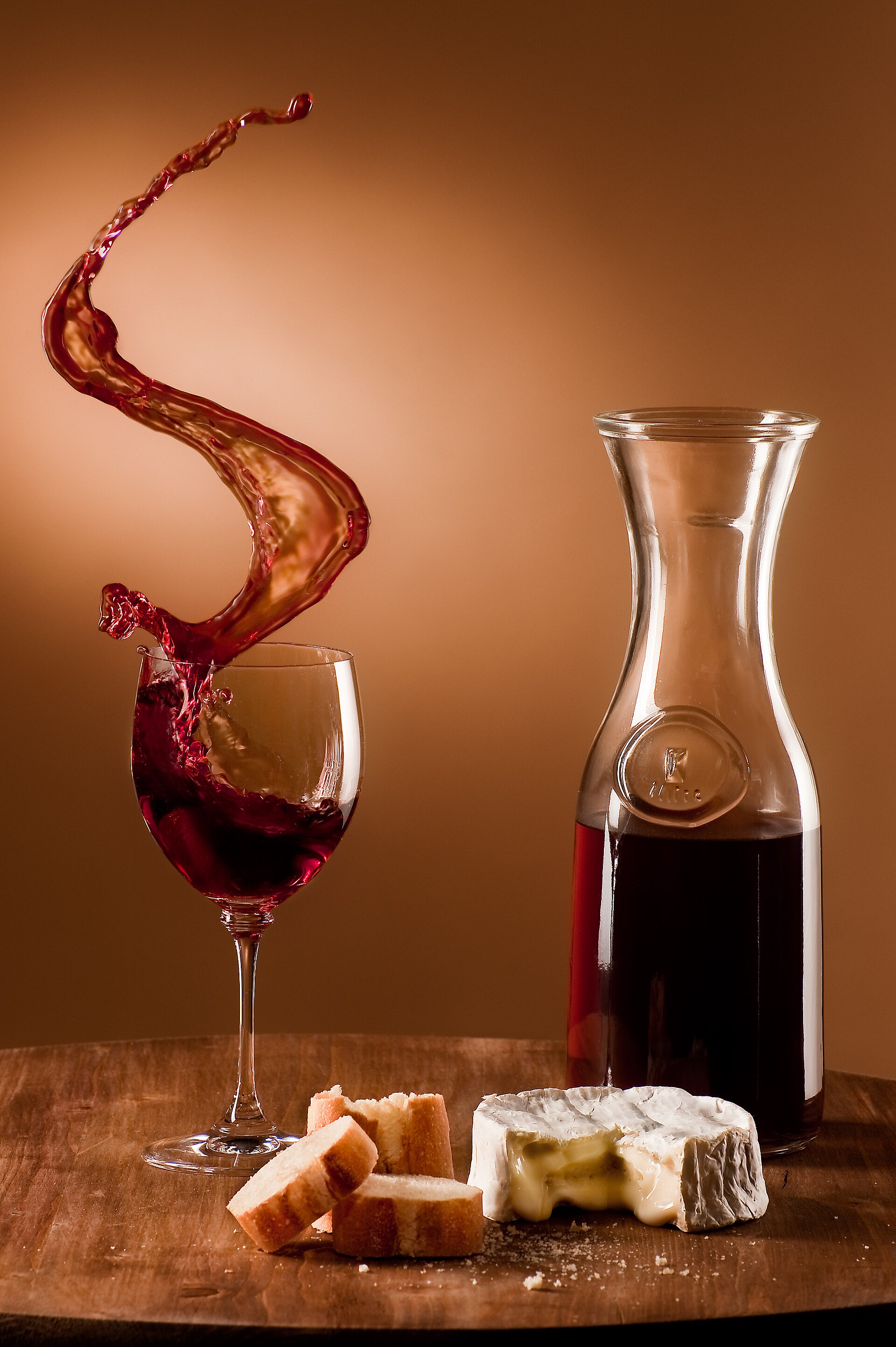 Imagem de referência relacionada a Food & Wine, item descrito como revista de culinária e bebidas estadunidense