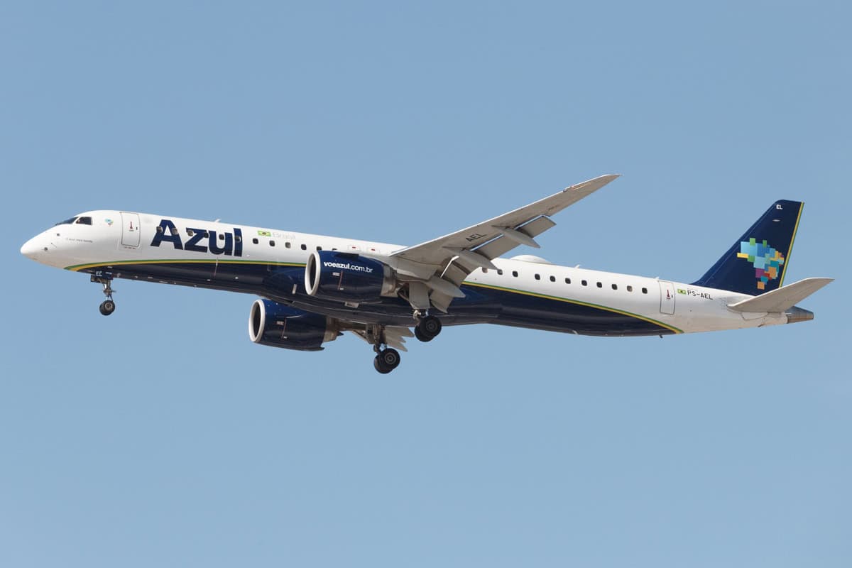 Falha global no GPS afeta jatos E2 da Embraer e leva Azul a cancelar 80 voos em diferentes aeroportos