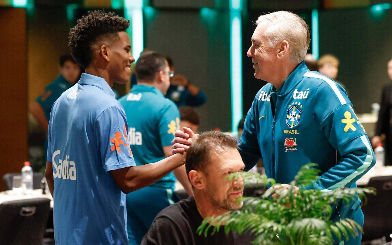 Estêvão foi um dos primeiros a se apresentar a Ancelotti na Austrália Rafael Ribeiro/CBF