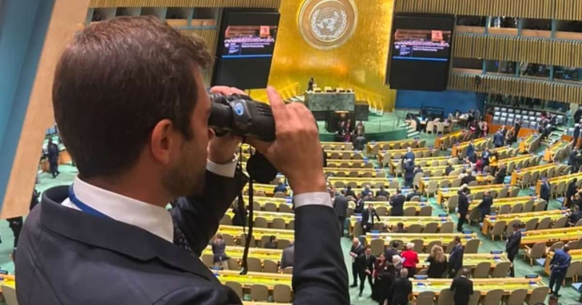 Repórter da Globo leva binóculo à ONU para acompanhar reações de líderes durante discursos