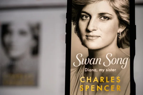 Confira 4 acusações do irmão da princesa Diana ao rei Charles em livro