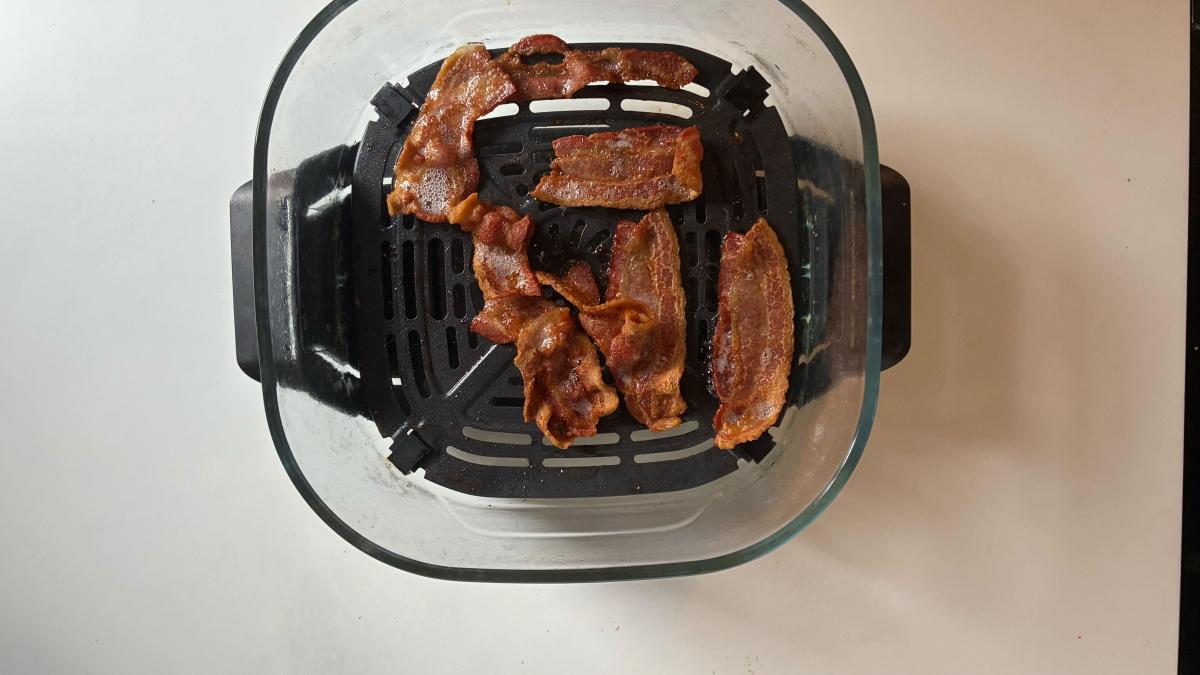 Depois de uma única porção de bacon no air fryer, parei de usar minha frigideira