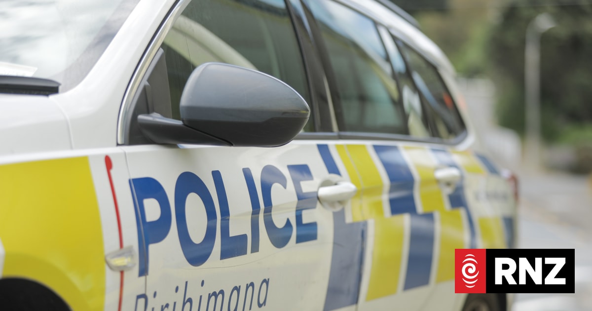 'Desordem entre vizinhos' deixa uma pessoa gravemente ferida em Auckland