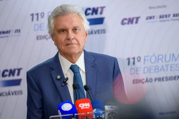 Caiado cancela agendas de campanha após morte de deputado goiano