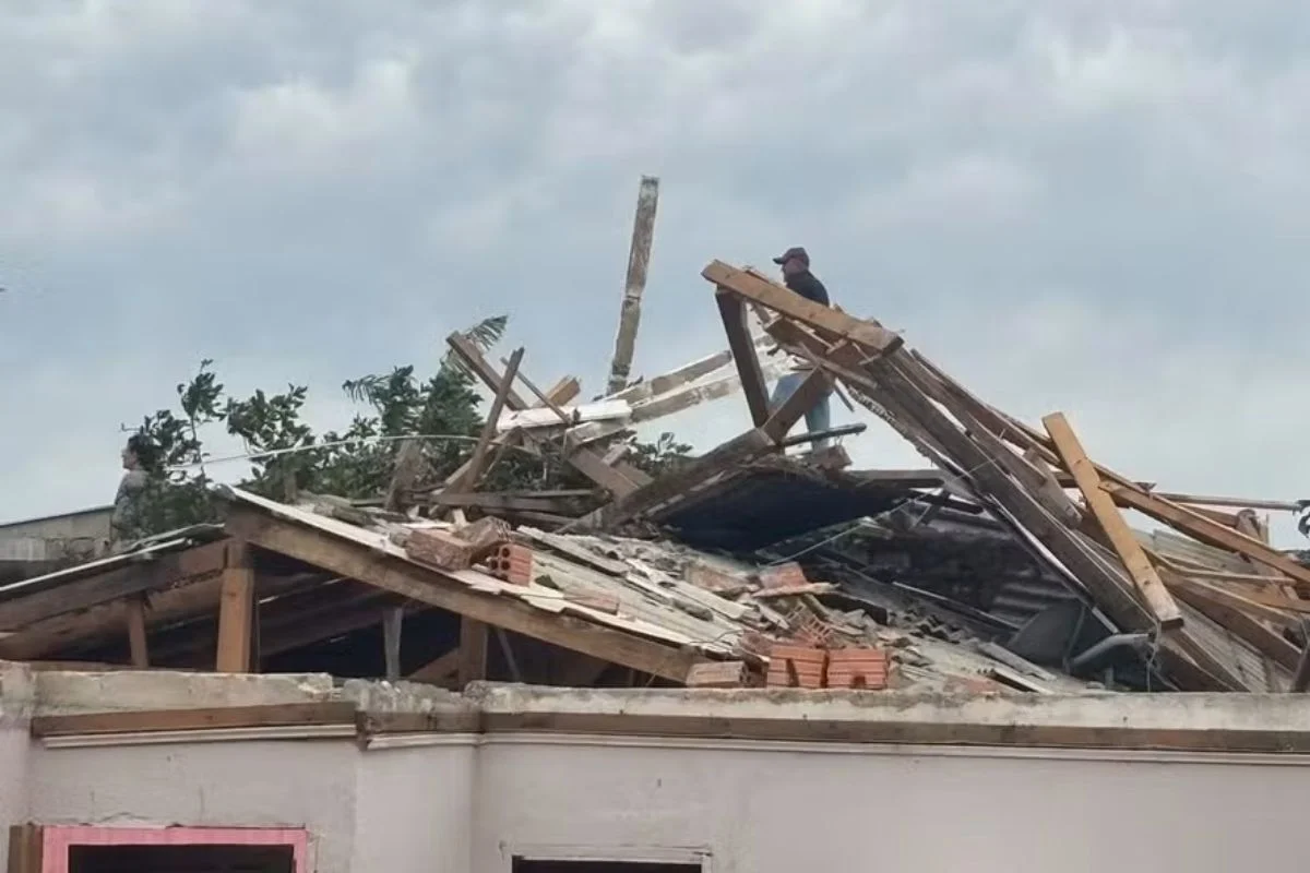 Jorginho Mello reassume governo após temporais em Santa Catarina