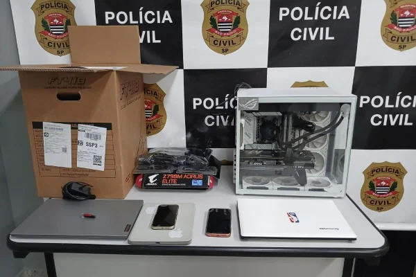 Trio vendia equipamentos eletrônicos na internet, mas enviava panos e pedra - destaque galeria