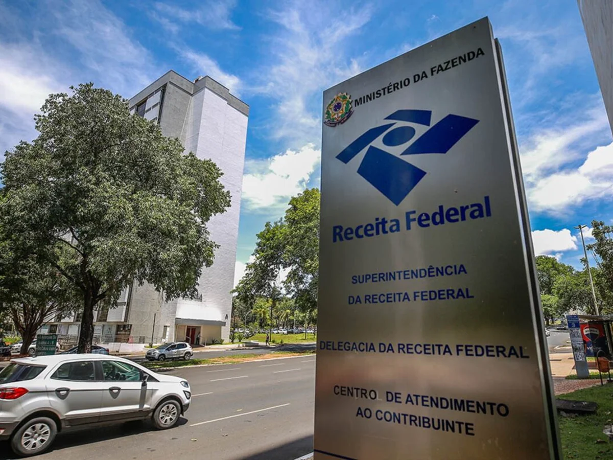 Grupo que contrabandeou R$ 300 milhões em perfumes é alvo da Receita