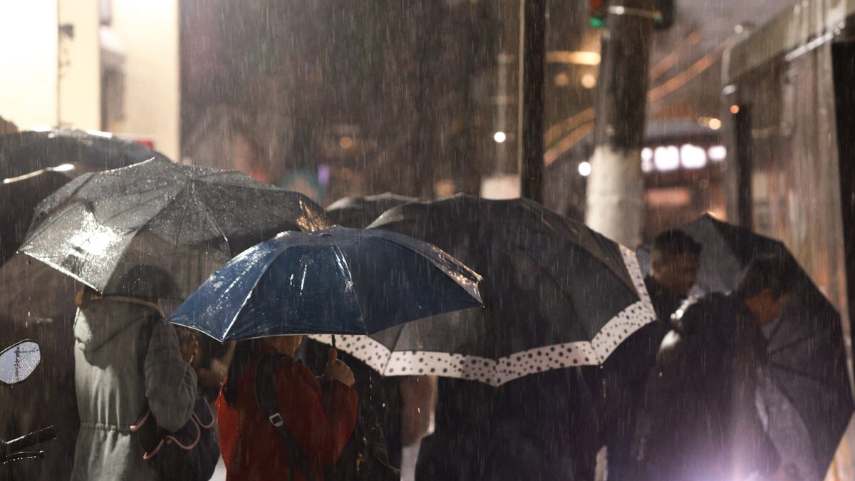 SP amanhece com chuva e pode ter temporais nesta quarta-feira; veja a previsão