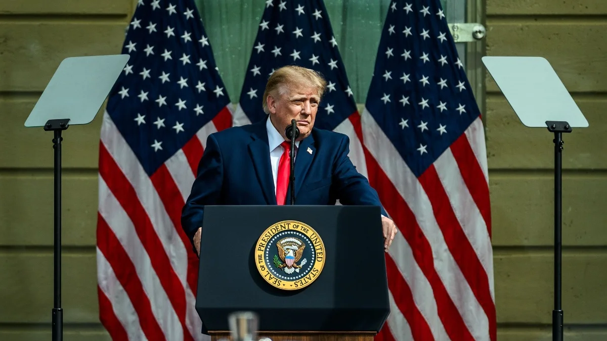Aprovação de Donald Trump atinge mínima histórica de 32%