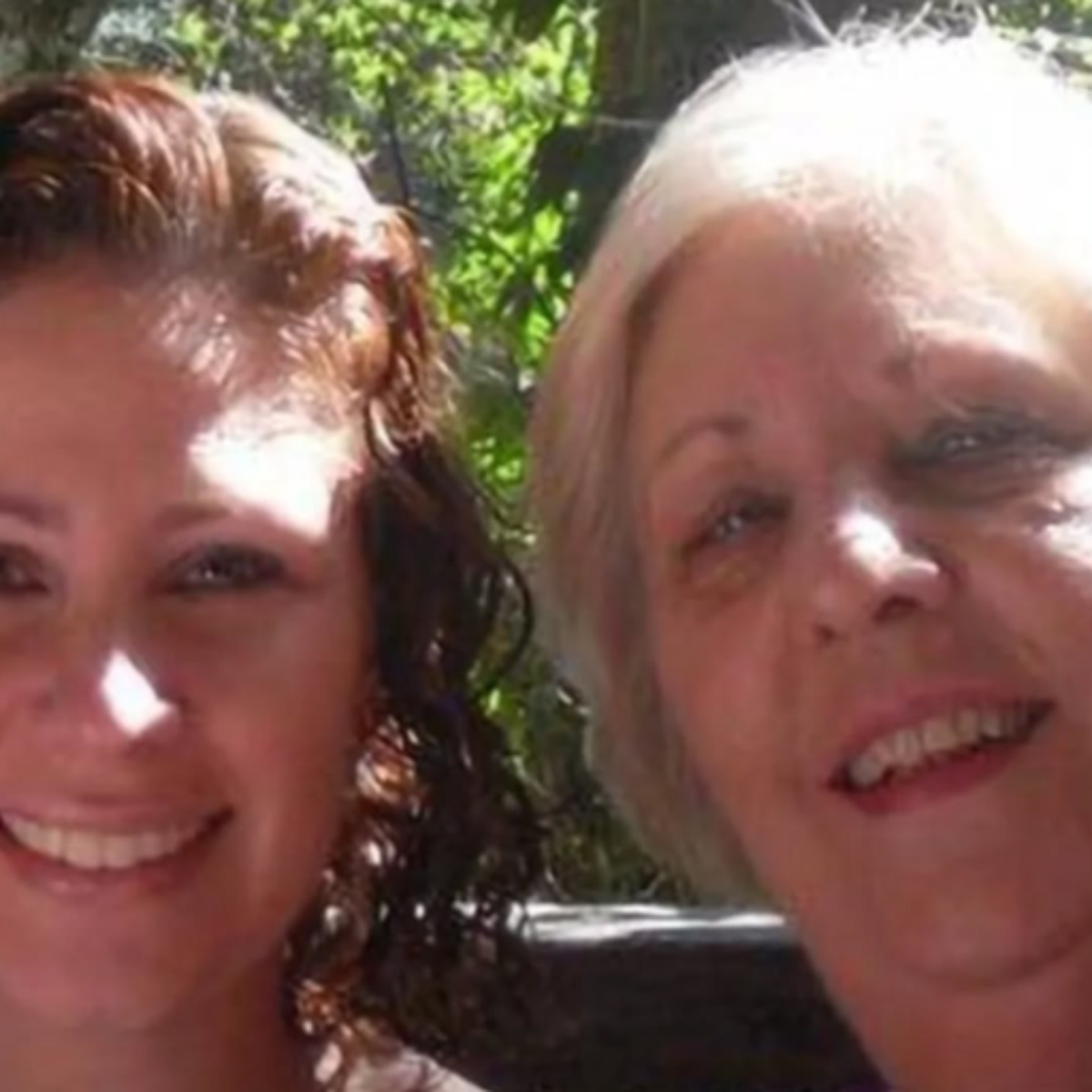 Defesa de Zambelli pede salvo-conduto para que ex-deputada possa vir ao Brasil para votar na mãe