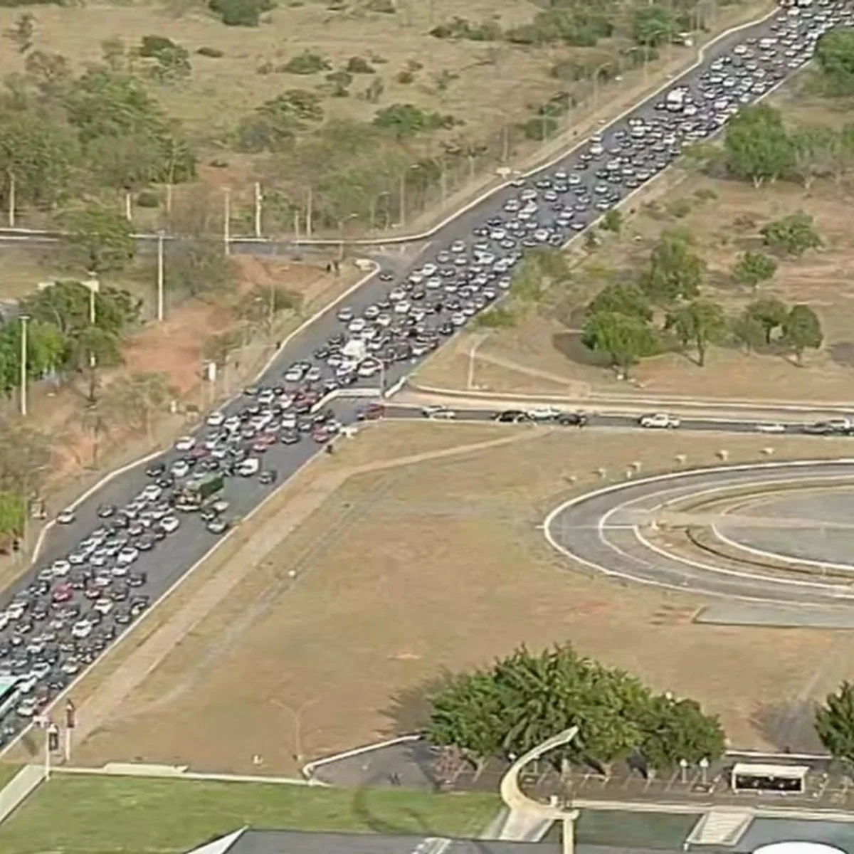 Semáforos desligados complicam o trânsito no Eixo Monumental