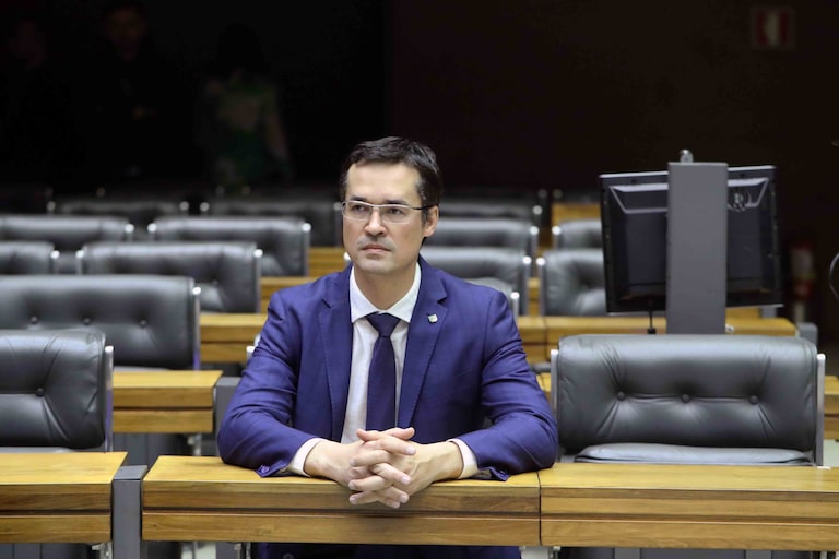 André Mendonça vota a favor de Deltan Dallagnol após maioria por suspensão da campanha eleitoral