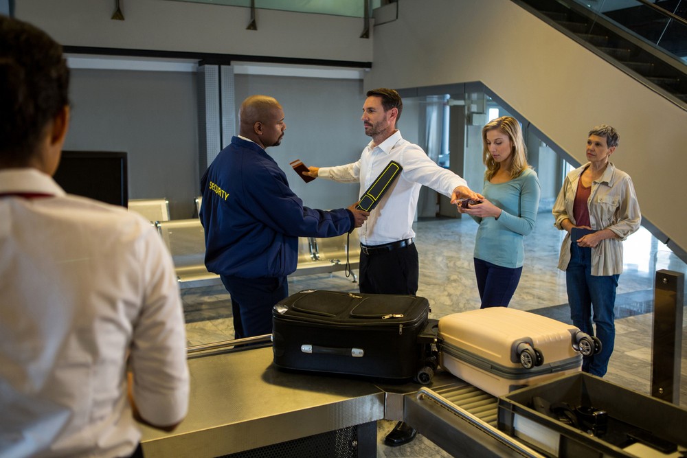 Tecnologias de inspeção, identificação e monitoramento transformaram a segurança dos aeroportos após os ataques de 11 de setembro. — Foto: Reprodução/Magnific