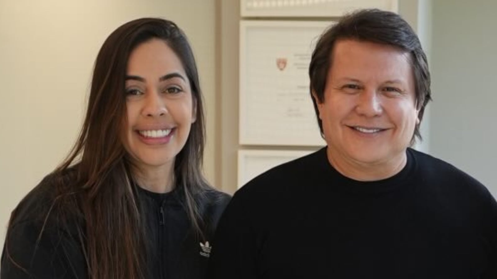 Flávia esteve com o cantor durante consulta para planejar rinoplastia Reprodução/Instagram/@drajoanatavares