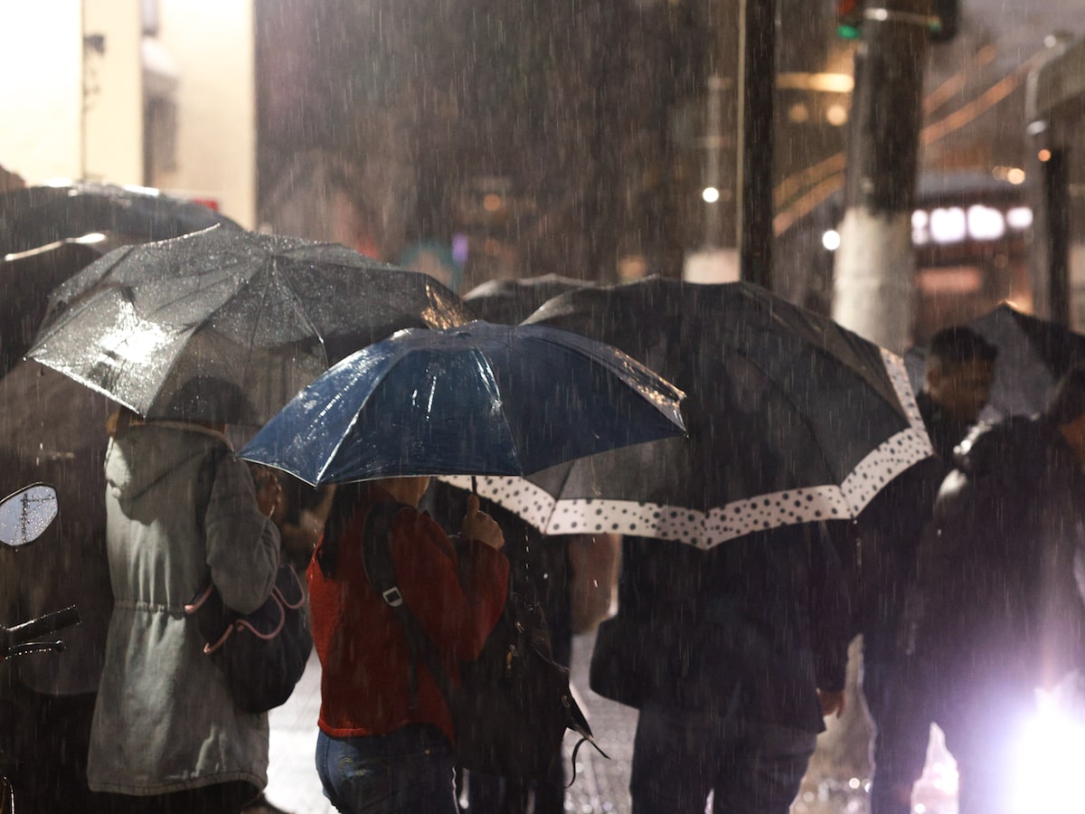 Inmet emite alerta para tempestade, queda de granizo e ventos de 100 km/h em SP; veja até quando