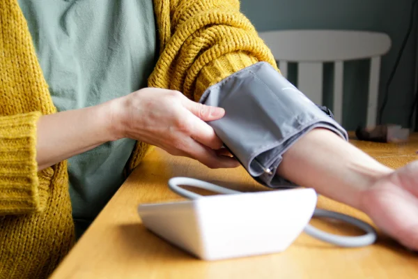 Médico lista medicamentos que não podem ser misturados por hipertensos