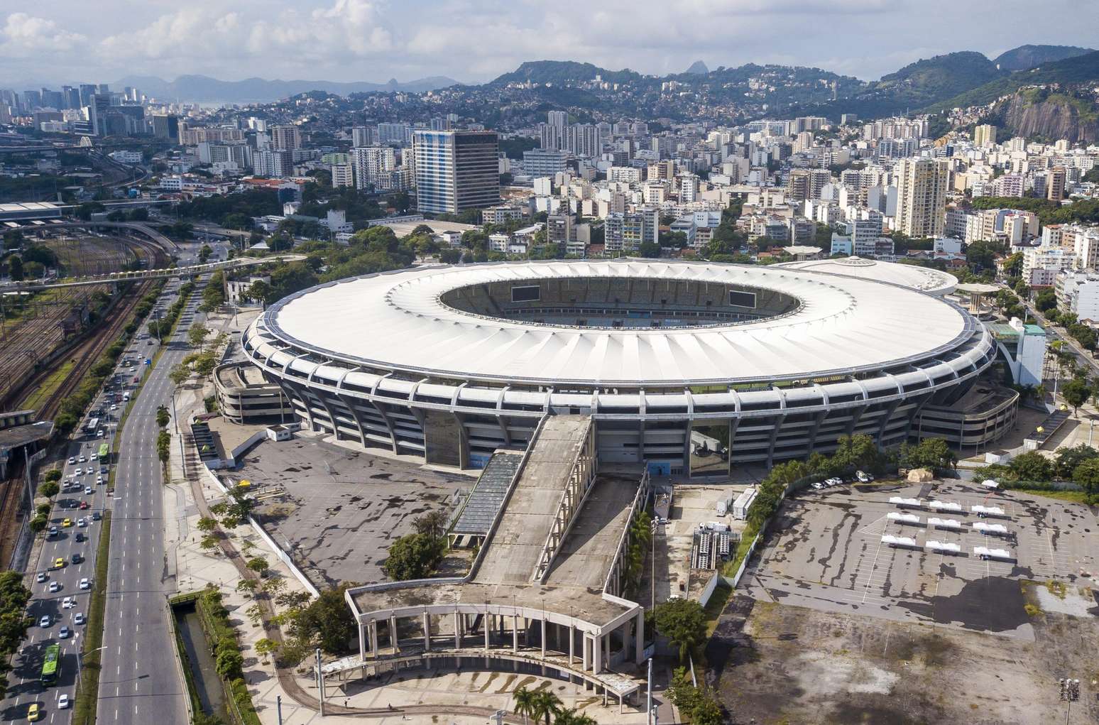 Imagem da matéria: Governo do RJ multa Flamengo e Fluminense, responsáveis por gestão do Maracanã