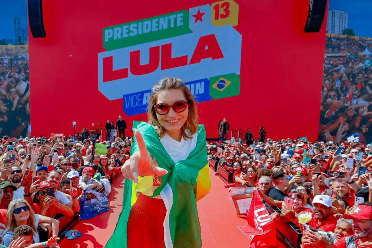 Com avanço de Flávio, Janja tenta mobilizar mulheres pró-Lula no WhatsApp