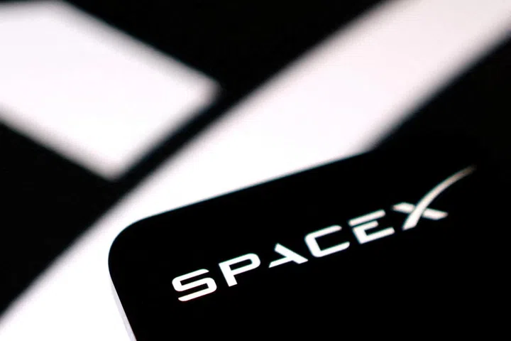 Trump comprou e vendeu ações da SpaceX de Musk em julho, conforme mostra uma divulgação financeira.