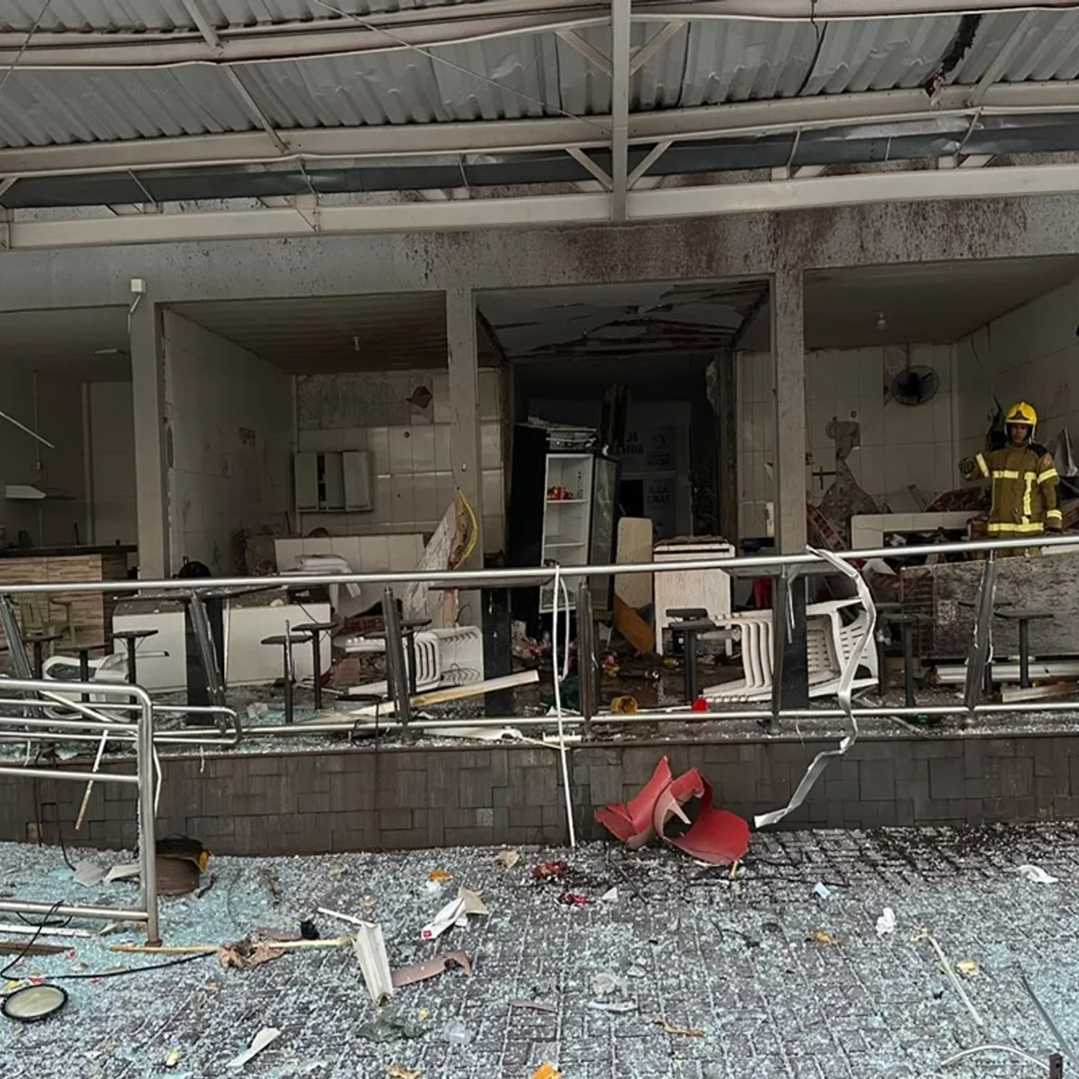 Três pessoas ficam feridas após explosões em boxes de rodoviária no GO