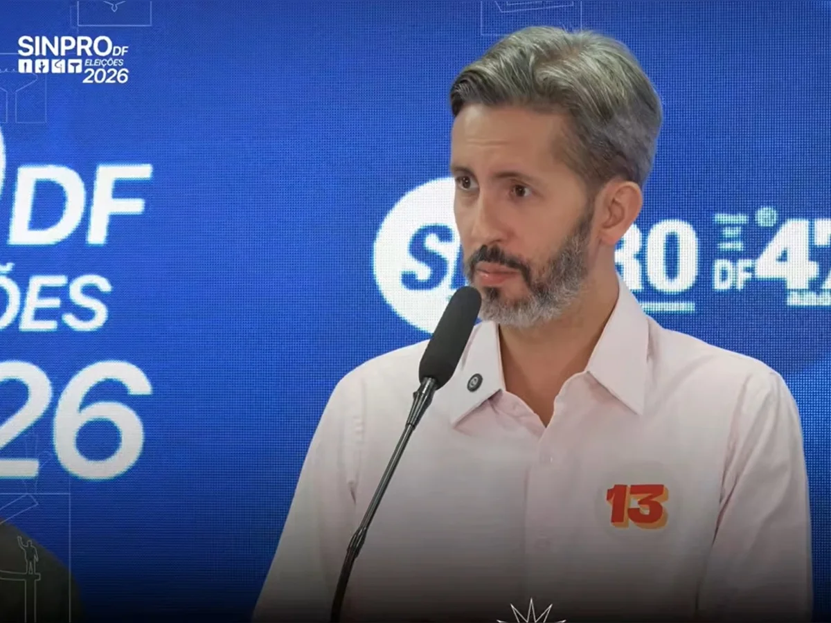 Leandro Grass propõe programa para renegociar dívidas de professores do DF