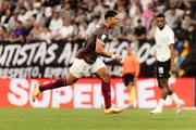 Hulk comemora gol do Fluminense diante do Corinthians