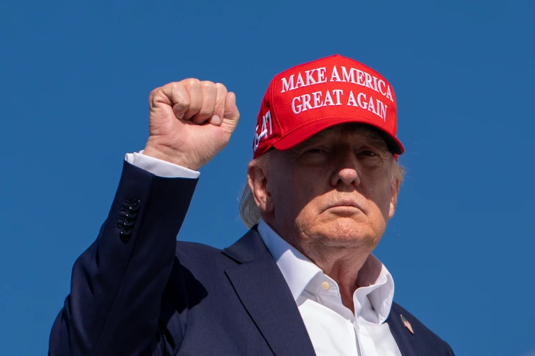 Os rebeldes hutis do Iêmen afirmam que forças apoiadas pela Arábia Saudita lançaram ataques aéreos, e outras notícias importantes do Oriente Médio