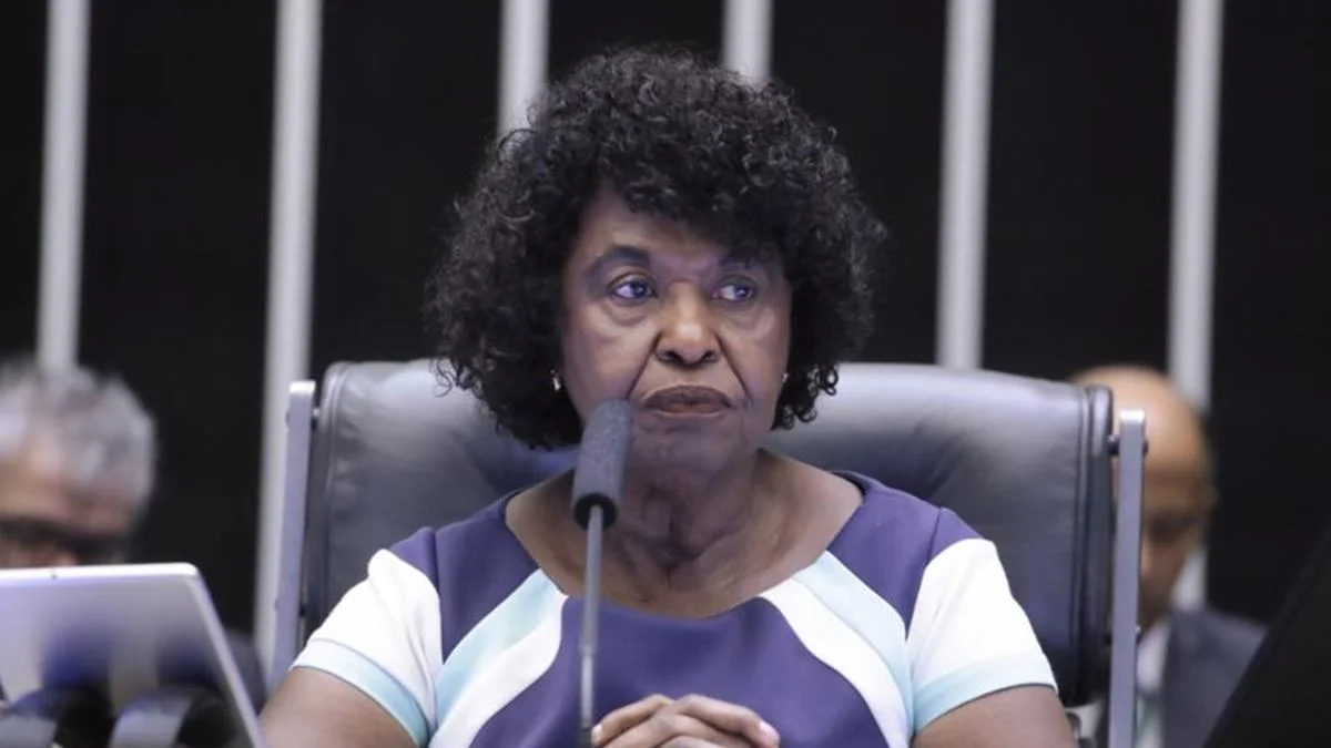 Paraná Pesquisas: Benedita lidera ao Senado no RJ; 4 empatam pela 2ª vaga