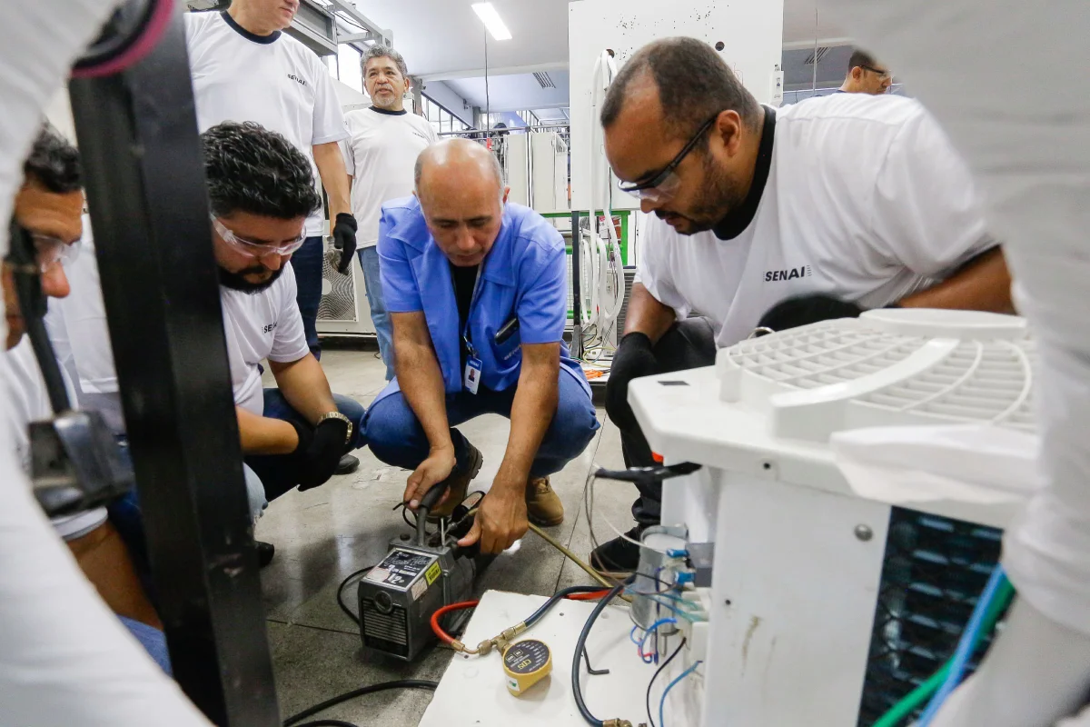 Produção industrial tem pior resultado para agosto em 11 anos, diz CNI