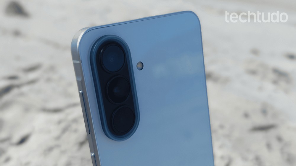 O Galaxy A57 fecha a seleção como o modelo mais caro, com design fino, bom desempenho e câmeras elogiadas em testes — Foto: William Guido/TechTudo