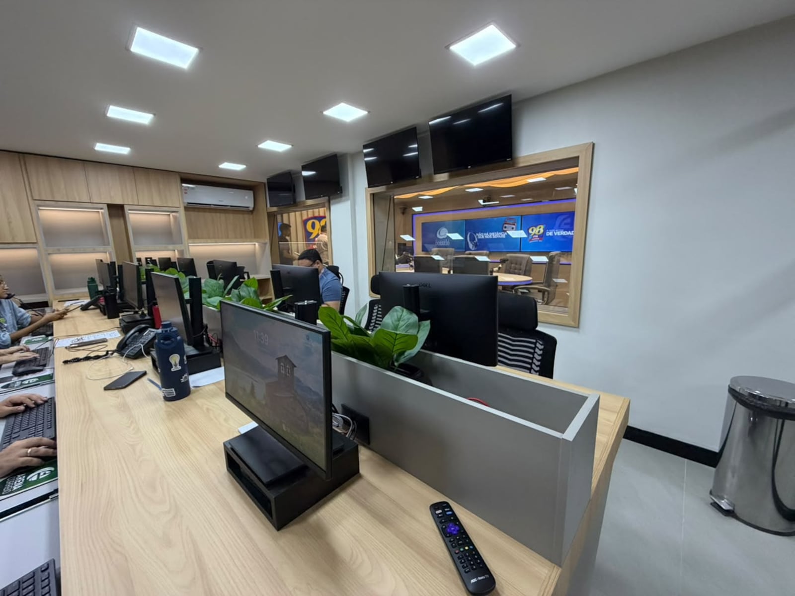 Imagem da matéria: Roberto Cavalcanti destaca trabalho da equipe na nova estrutura da Rádio Correio, Portal e Arena
