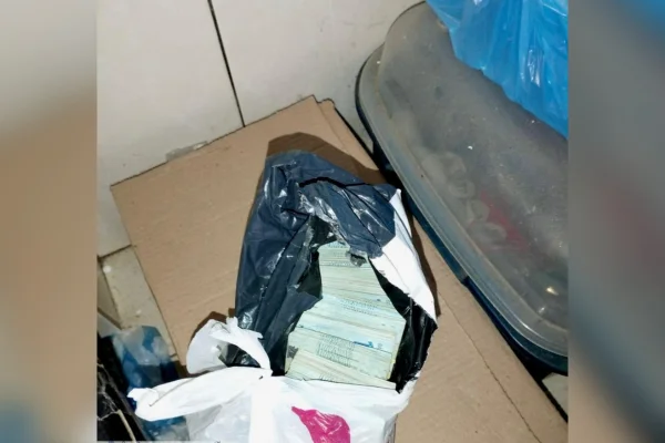 PF encontra mochilas e sacola recheadas com R$ 1 milhão no Acre