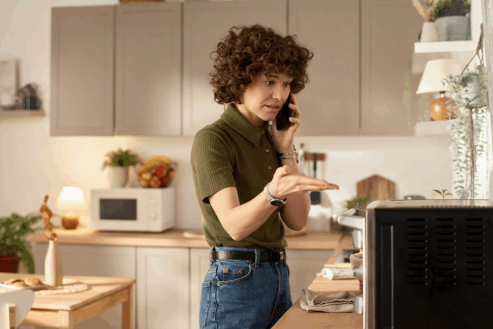 O pedido por ressarcimento por dano elétrico em um aparelho pode ser feito em até cinco anos após a ocorrência Imagem: Media_Photos | Shutterstock