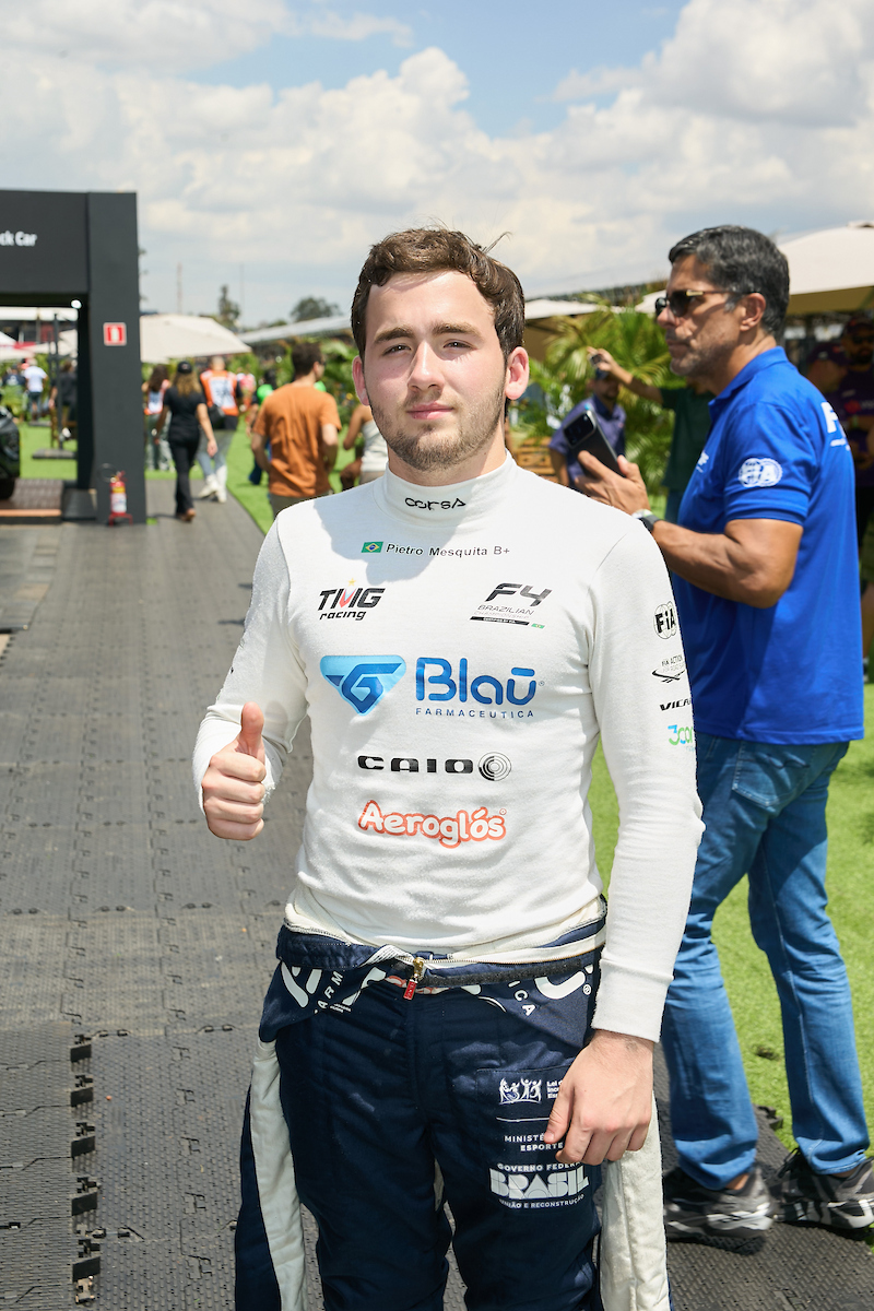 Animado, Camarote Metrópoles curte Stock Car, Fórmula 4 e Turismo Nacional