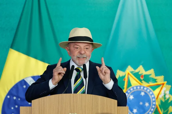 Parece que os EUA são chefes da Delcy, diz Lula sobre Venezuela