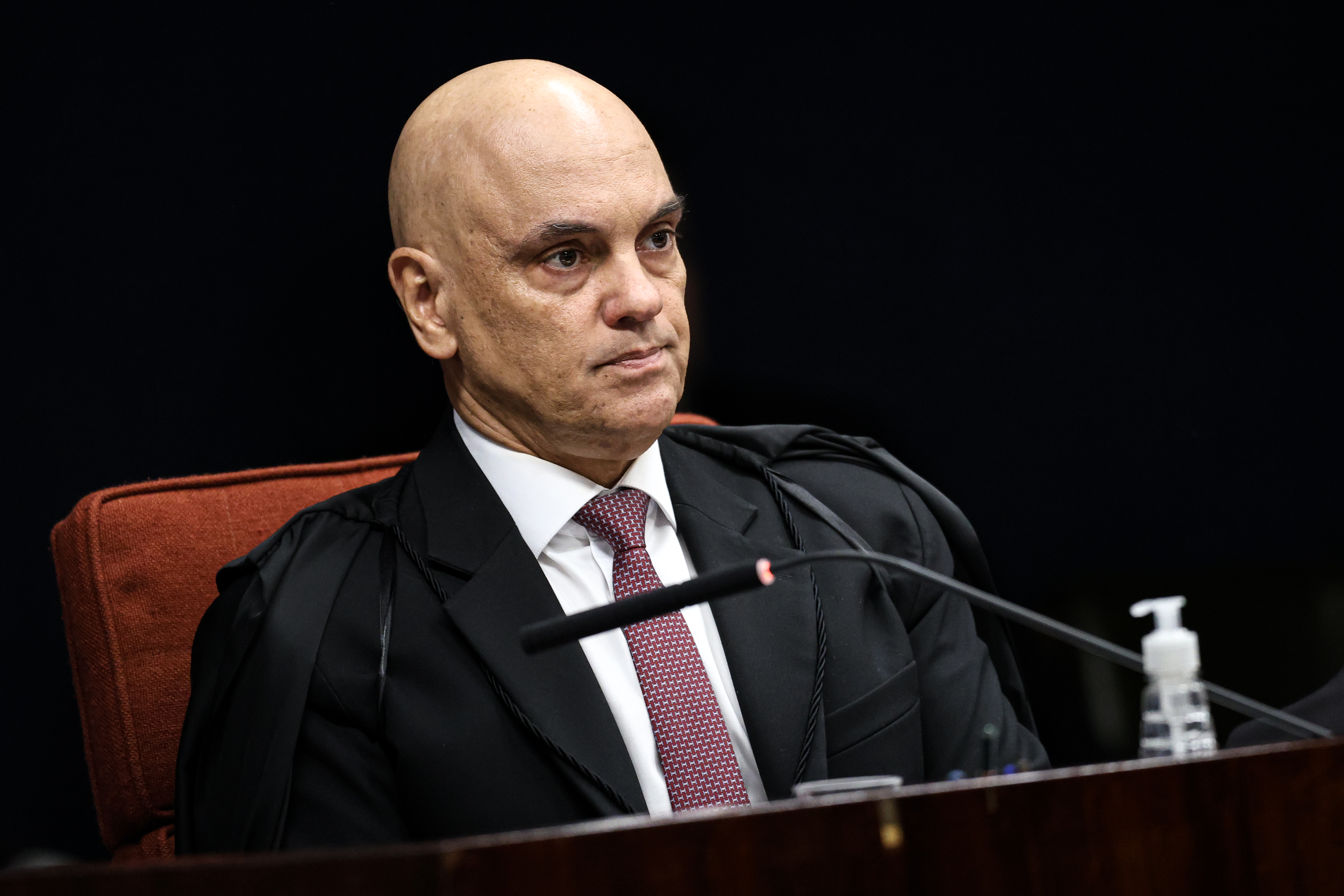Moraes se declara impedido e envia à Presidência do STF ação que envolve mulher e Vorcaro