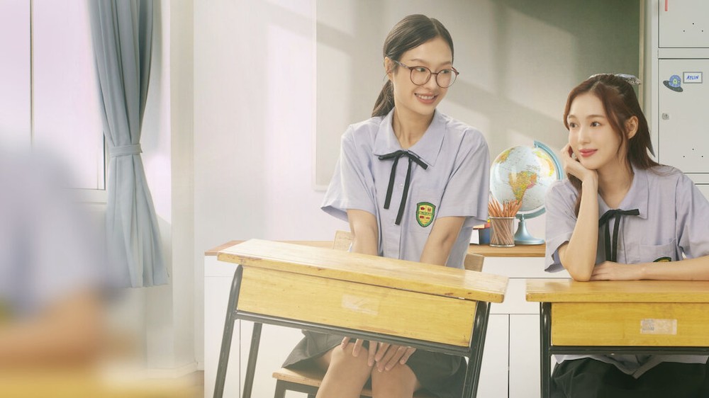 23,5 é um romance sáfico entre uma menina tímida e a popular — Foto: Divulgação/Netflix