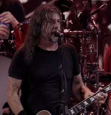 Foo Fighters faz fãs do Rock in Rio reagirem em apenas 5 segundos ao tocar "My Hero" Foto: Tenho Mais Discos Que Amigos!