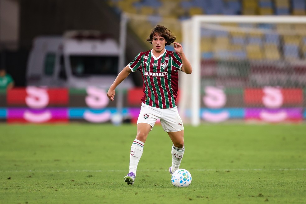 Após levar 32 pontos em acidente na infância, Ruan Sales chega ao profissional do Fluminense: 'Minha perna poderia encolher'