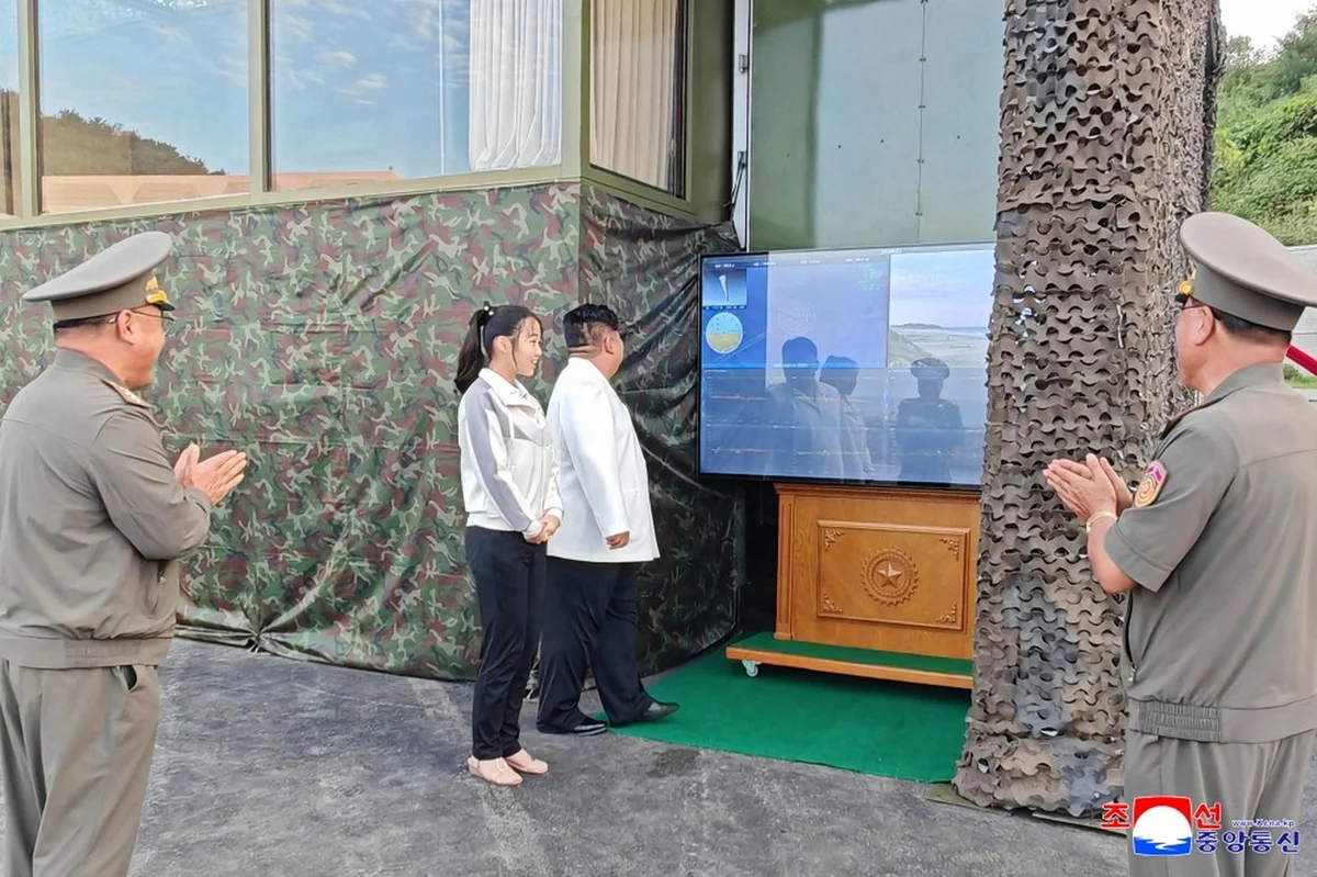 Imagem colorida mostra Kim Jong-un - Metrópoles