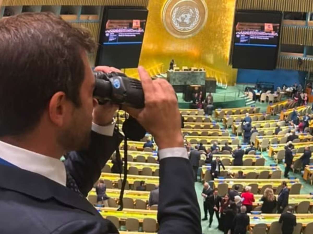 Repórter da Globo leva binóculo à ONU para acompanhar reações de líderes durante discursos