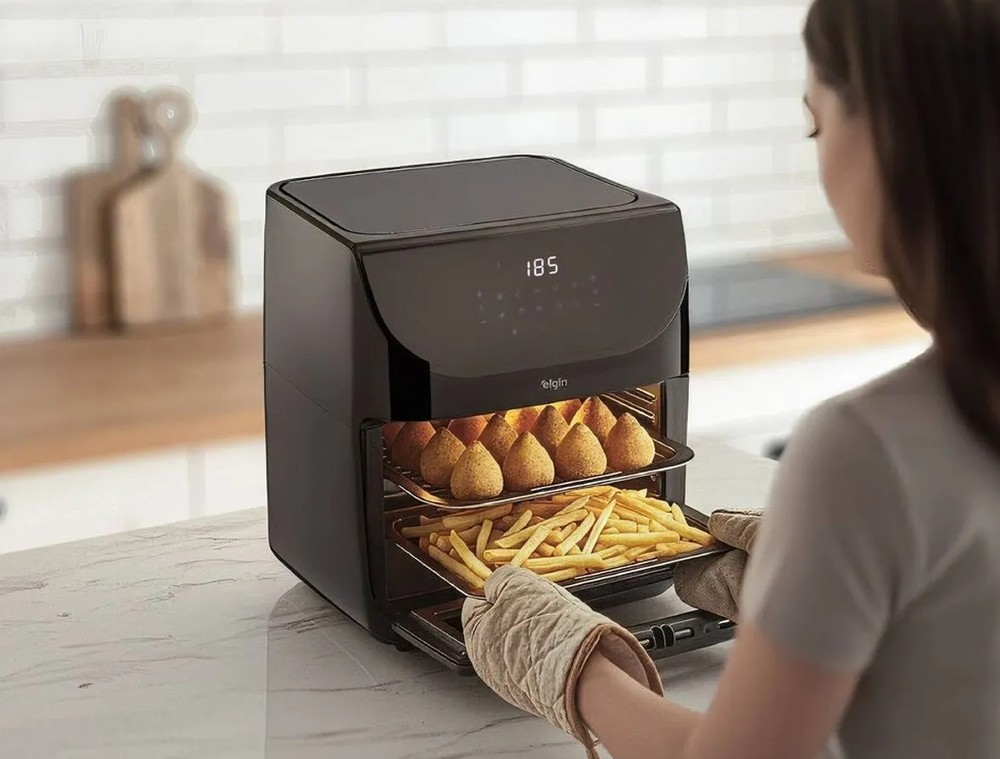 Fritadeira Air Fryer Family Oven Fry Elgin 12L já está disponível e pode ser adquirida a partir de R$ 572 — Foto: Elgin/Divulgação
