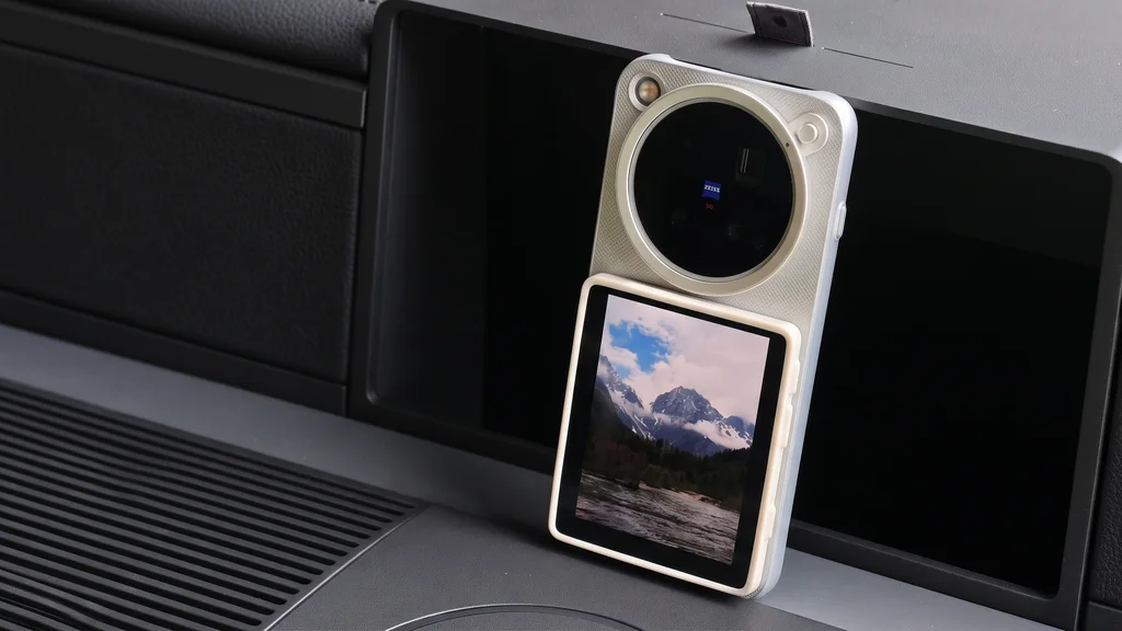 Tela magnética grava vídeos e faz selfies com a câmera traseira do celular