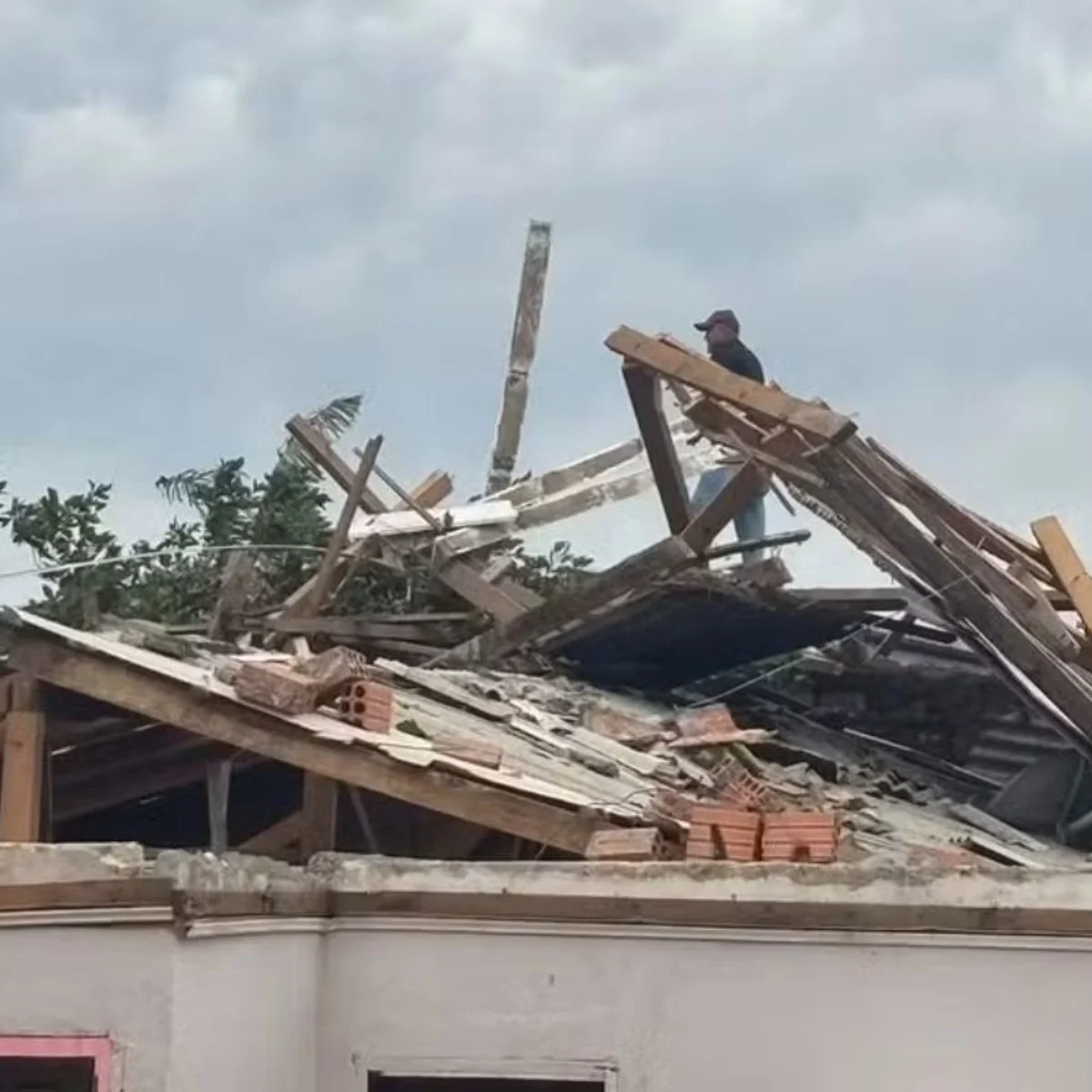 Jorginho Mello reassume governo após temporais em Santa Catarina