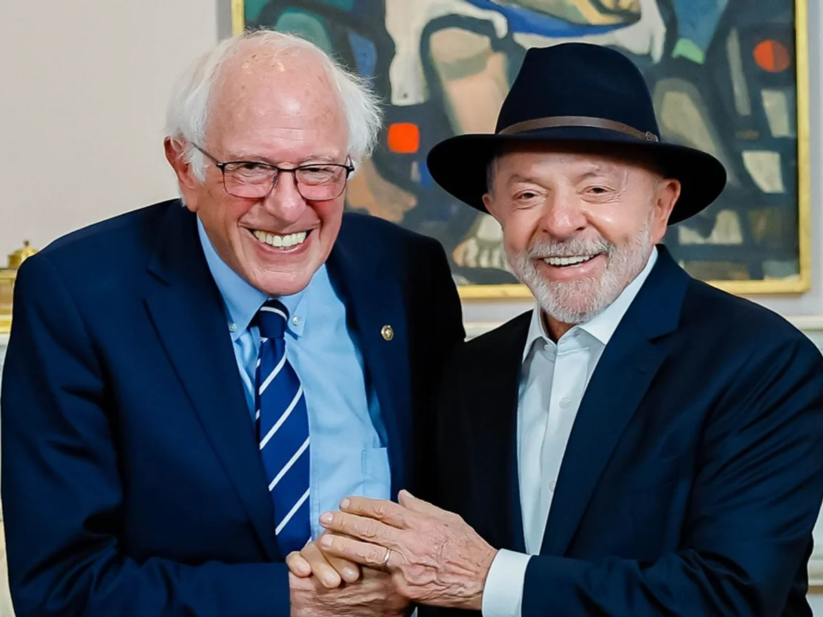 Após encontro, Bernie Sanders diz que convidará Lula para falar no Senado