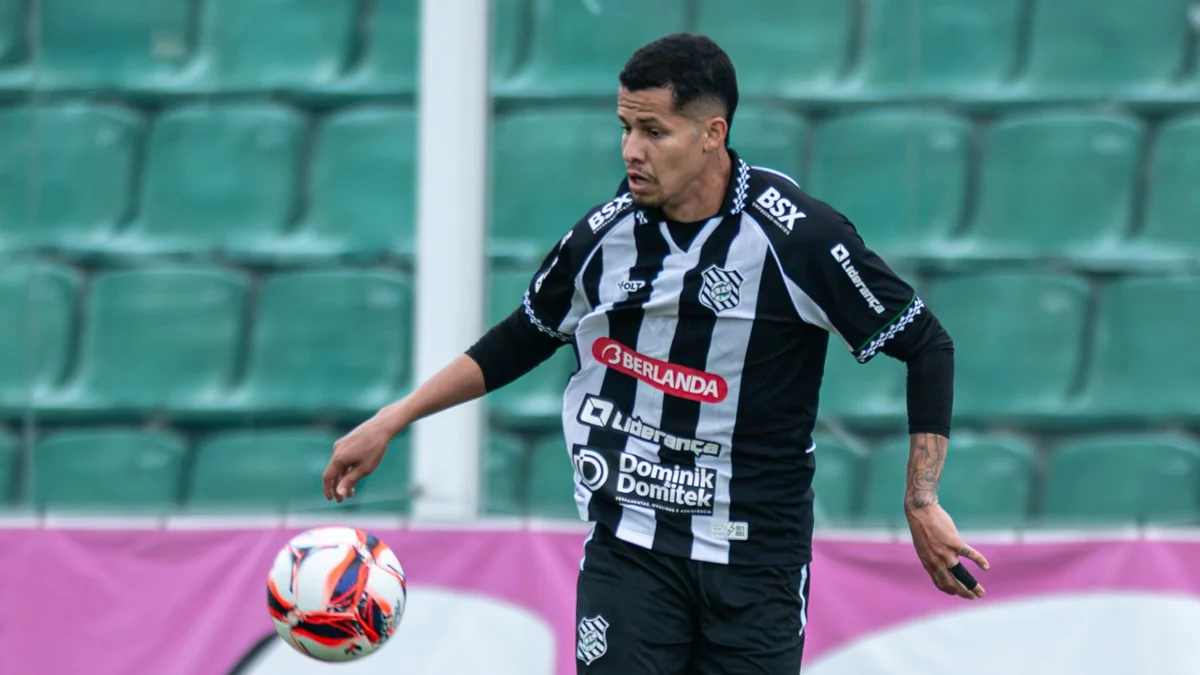 Atacante do Figueirense perde gol inacreditável na Copa Santa Catarina