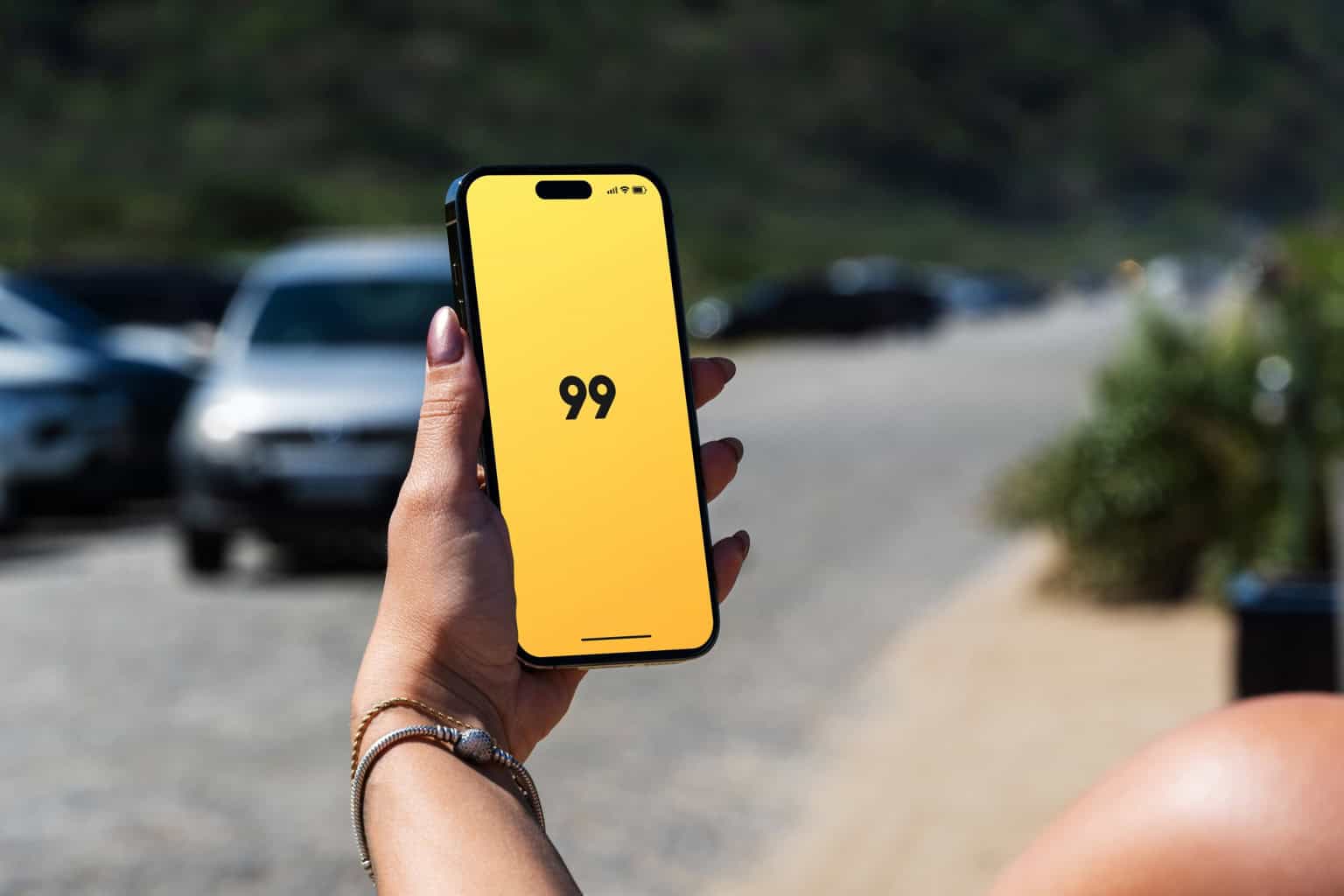99 lança app de recarga elétrica no RJ que reúne postos de diferentes redes e oferece até 20% de desconto