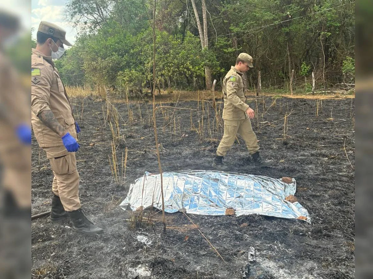 Corpo carbonizado é encontrado em área de pasto no interior de Goiás